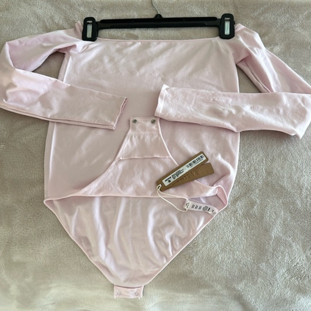 NWT SKIMS Essential Off The Shoulder Long Sleeve Bodysuit - Pink Large